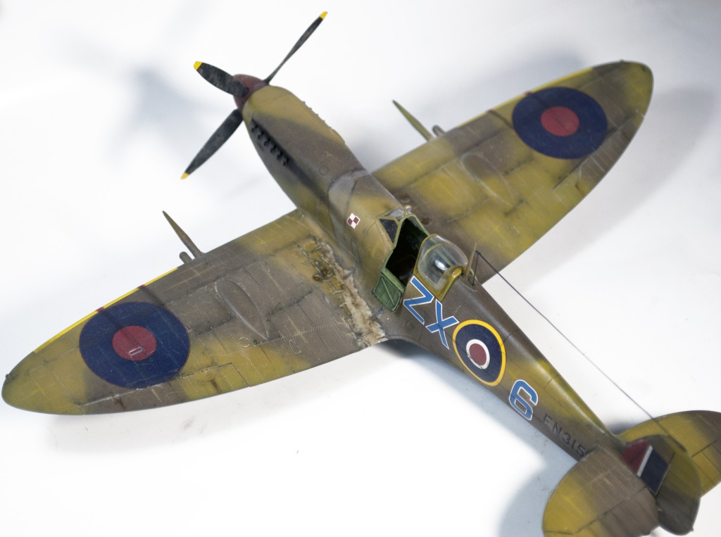 [Concours Désert] Spitfire Mk IXc "early" - Eduard 1/48 - Un avion polonais du "Cirque Skalski" dans le désert... - Page 4 18022509314422113415580165