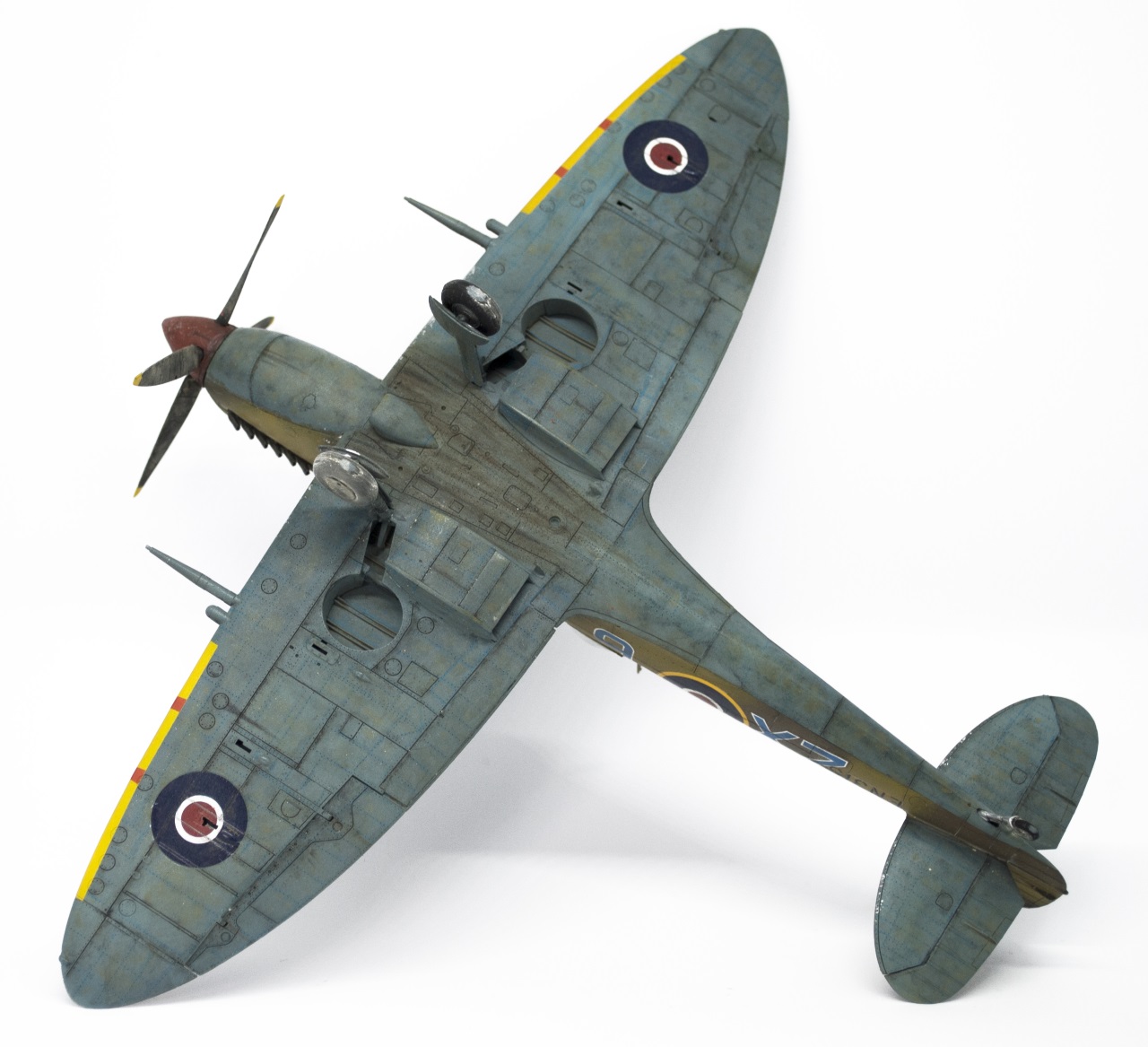 Spitfire Mk IXc "early" - Eduard 1/48 - Cirque Skalski - Scénette FINIE 18041310233522113415666339