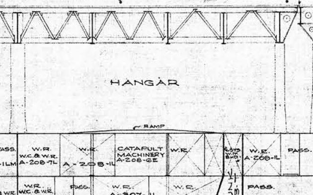 Les surprenantes catapultes latérales des hangars des porte-avions US, WW2 18060308453023134915744373
