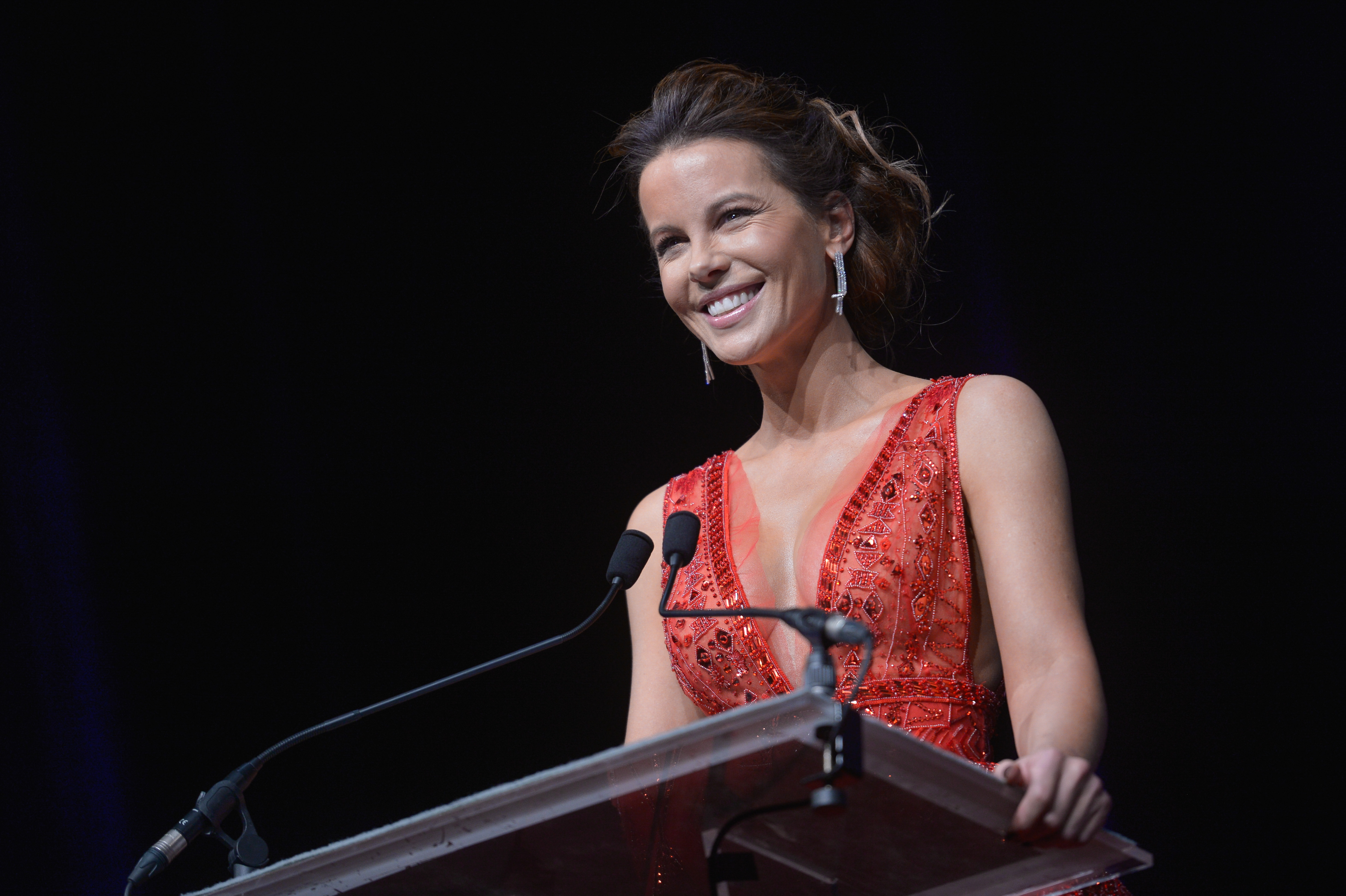kate-beckinsale-44th-deauville-american-film-festival-in-deauville-france-9218-6