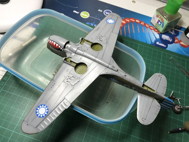 Curtiss P-40N Warhawk- Hasegawa - 1/48e 18091509100519107015894656
