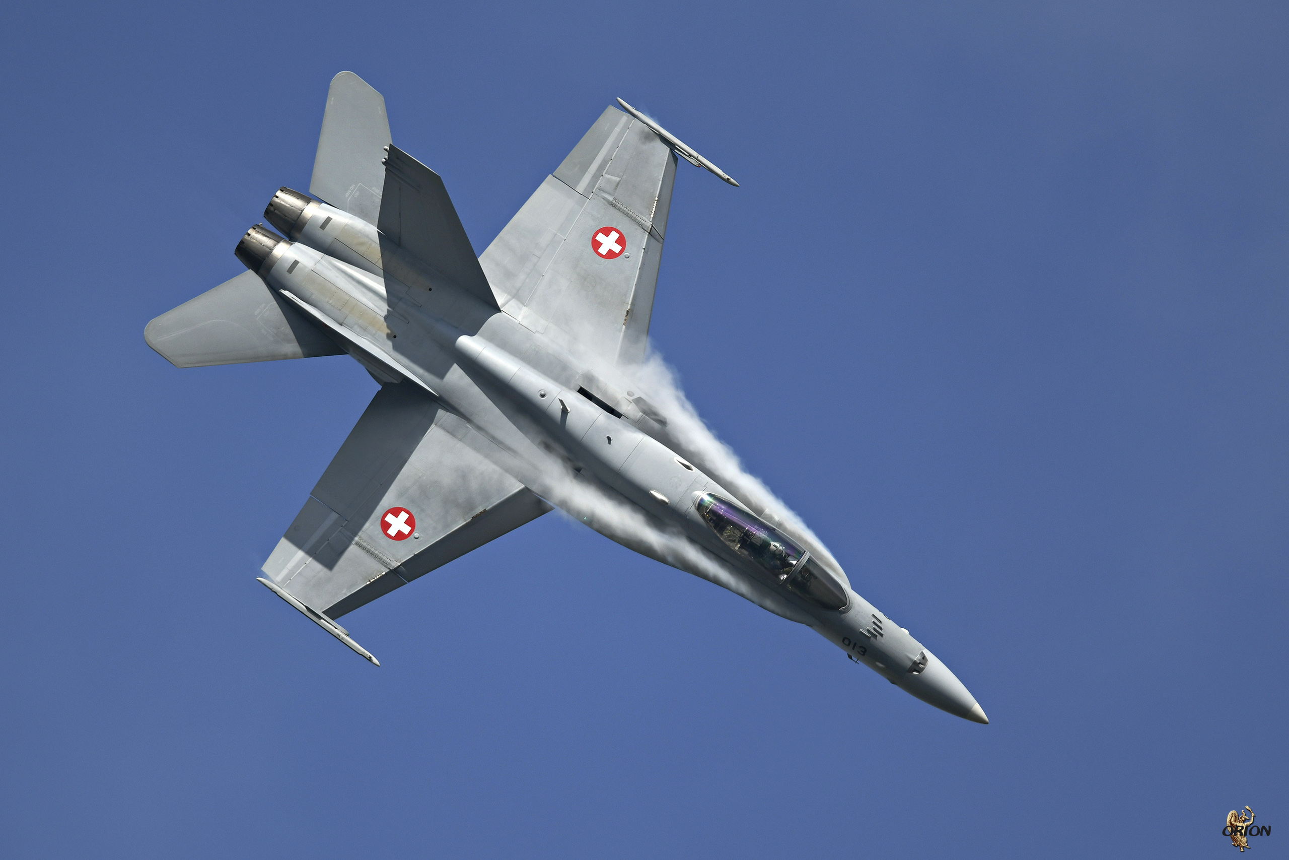 F-18_D8C10827