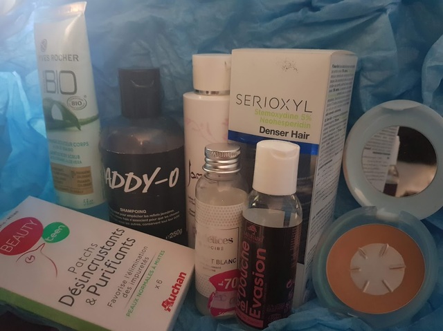 produits de beauté flacons vides