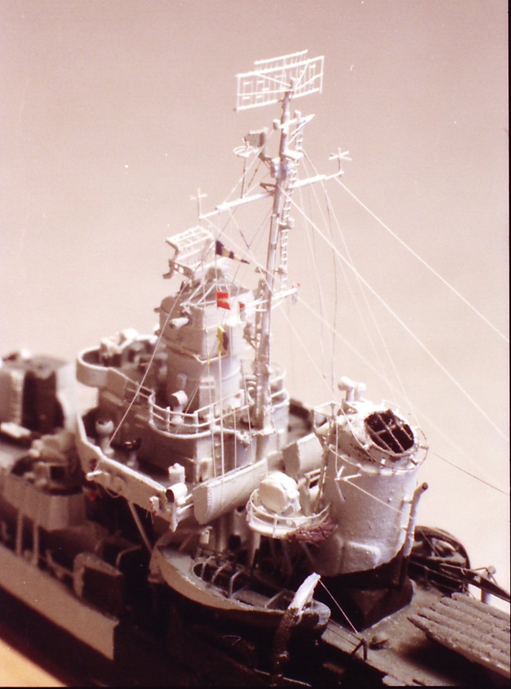 Comment fabriquer des rambardes du PA Yamato 1/700 ? 18102009302423134915952445