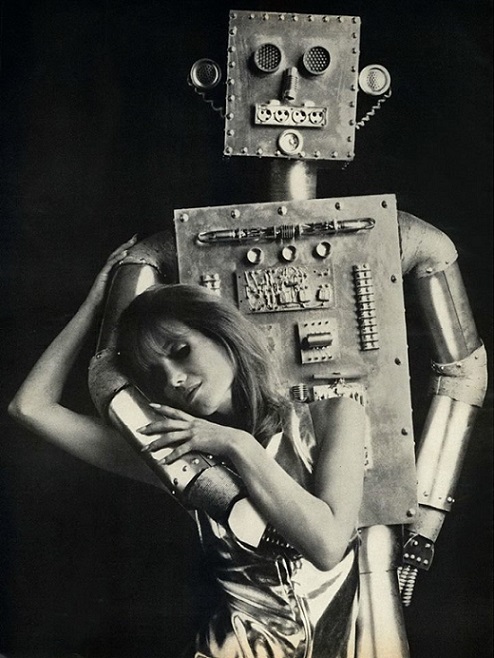 ROBOTIKMACHINE - Le robot et sa compagne dans Robotikmachine 18102208534015263615956057