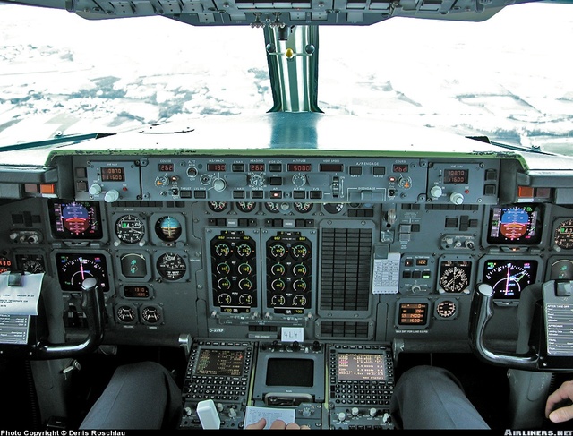 RJ85 cockpit