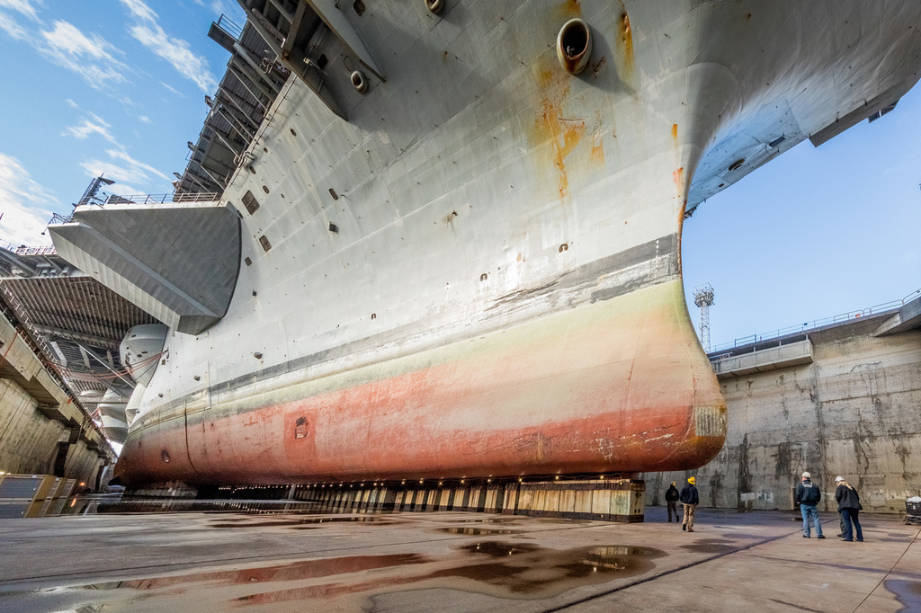 Images de l'USS Nimitz en refonte à Bremerton 18122309425023134916046503