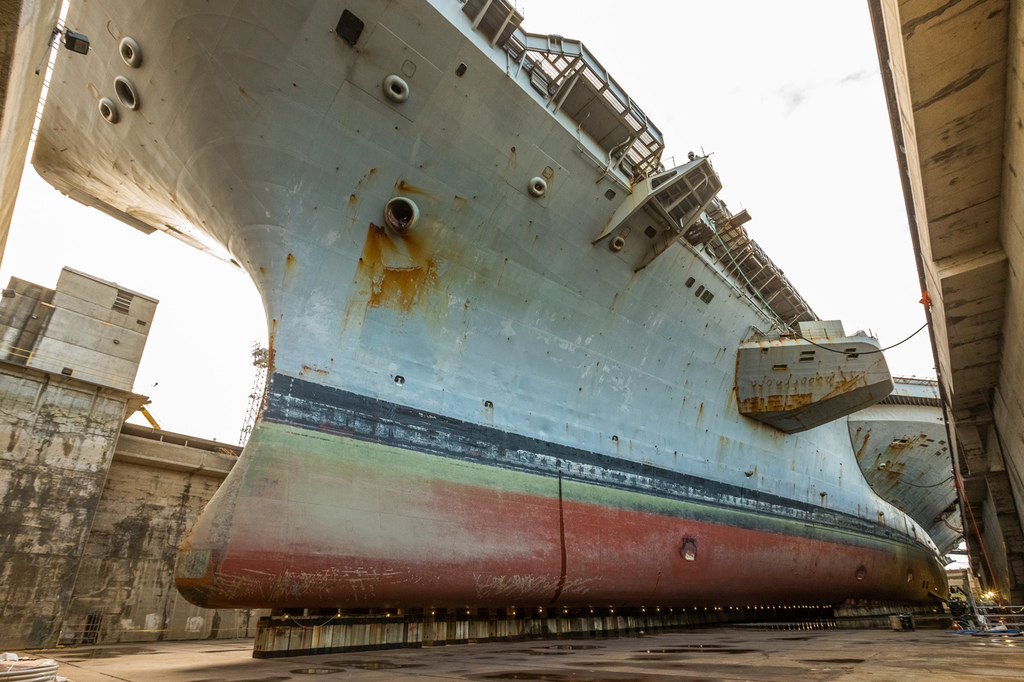 Images de l'USS Nimitz en refonte à Bremerton 18122309425423134916046504