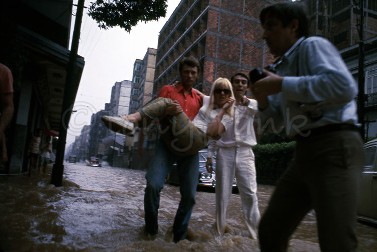 Dessin Sylvie et Johnny, Rio de Janeiro 1967 - Page 2 1903080625129424216150418