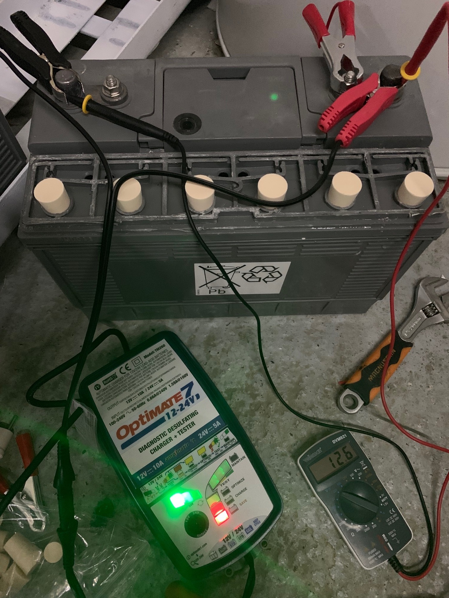2019-04-11- photo batterie n°1 en desulfatage par chargeur
