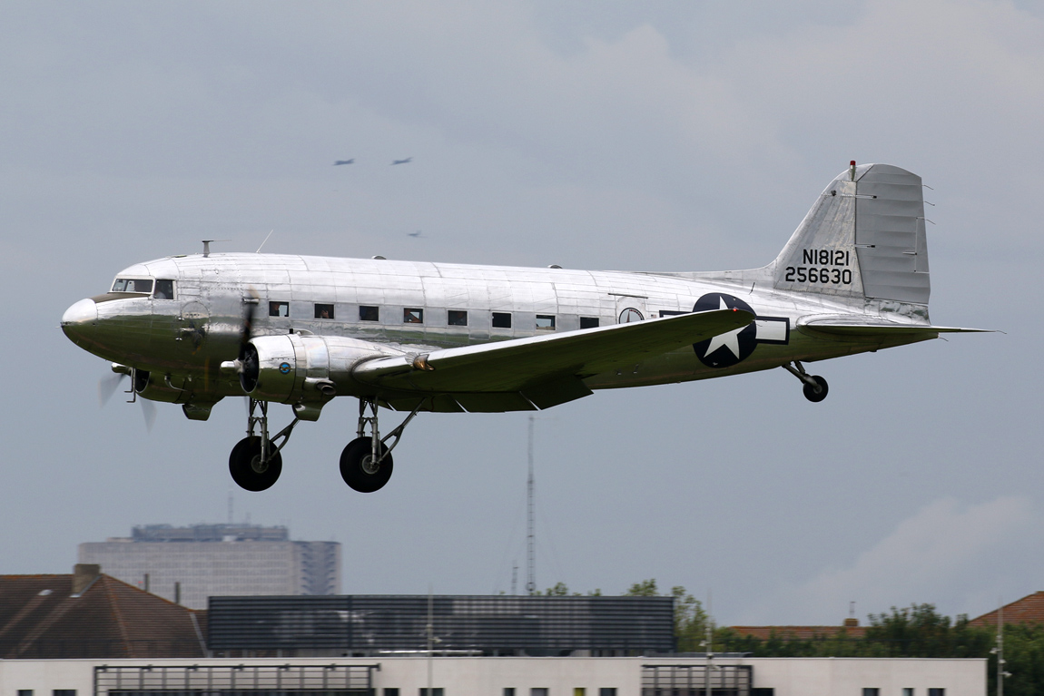 9798 DC-3 N18121