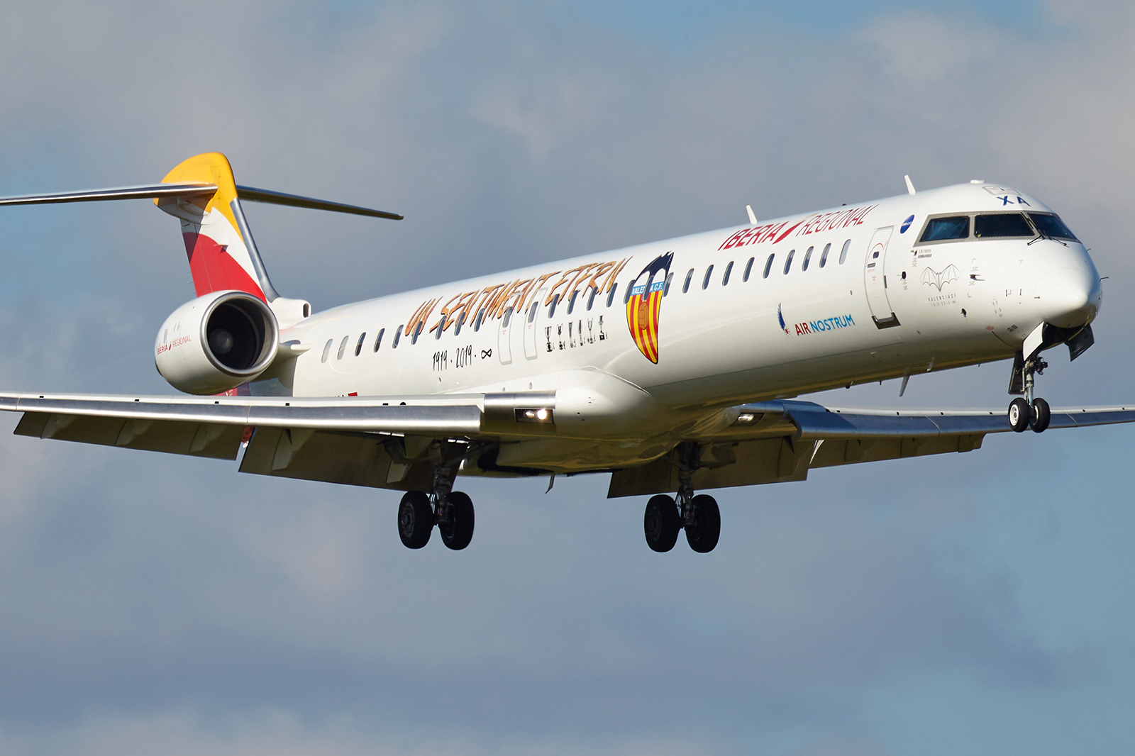 [02/03/2019] CRJ1000 (EC-MXA) Air Nostrum "Valencia CF" livery 1906171024335493216277477