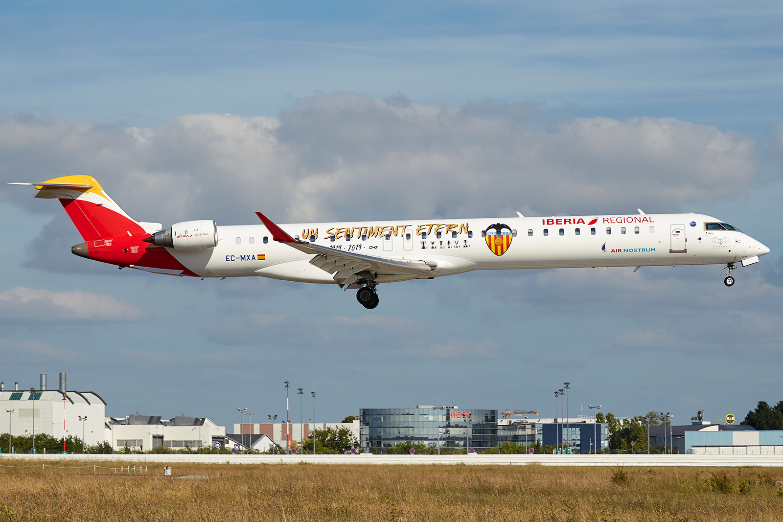 [02/03/2019] CRJ1000 (EC-MXA) Air Nostrum "Valencia CF" livery 1906171024335493216277478