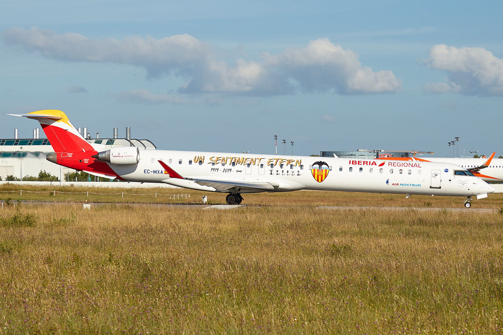 [02/03/2019] CRJ1000 (EC-MXA) Air Nostrum "Valencia CF" livery 1906171024345493216277479