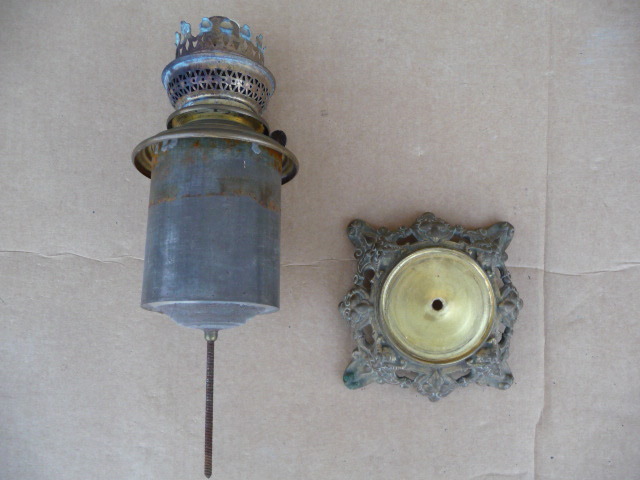 lampes à pétrole , provenance ? époque? 1907260717525347216330181