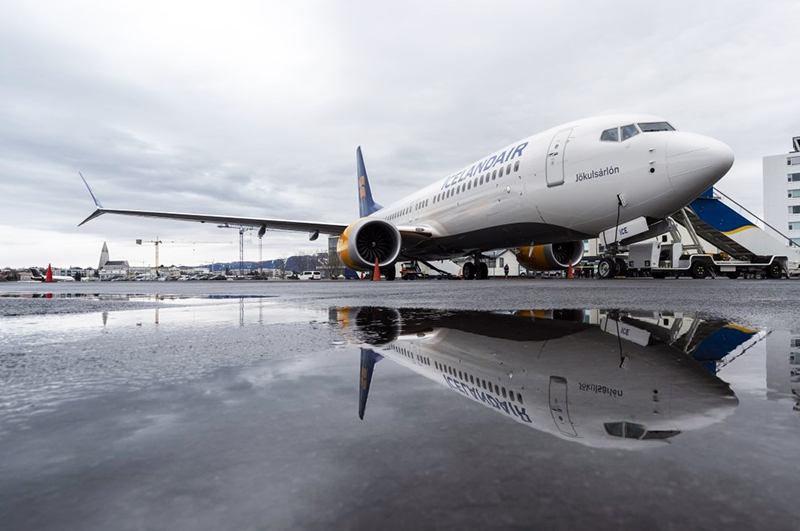 https://nsm09.casimages.com/img/2019/10/04//CltqIb-Small-Icelandair-737-MAX-8.jpg