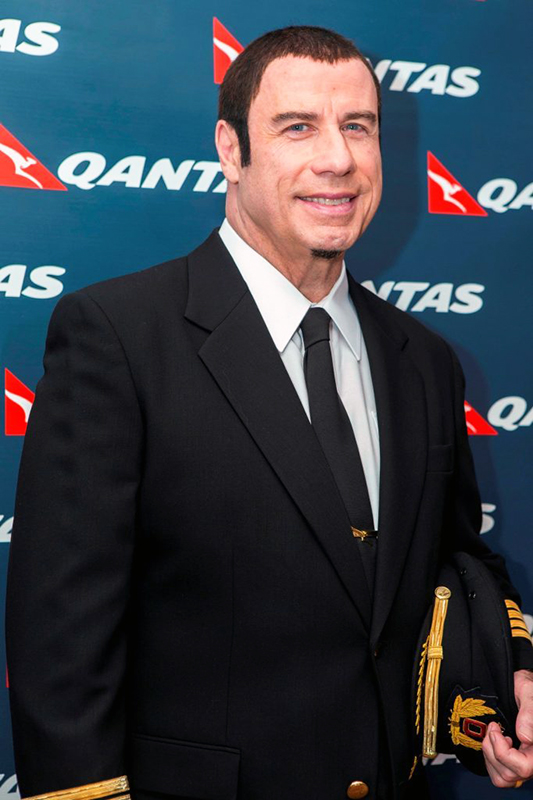 Small Qantas-John-Travolta-11-682x1024
