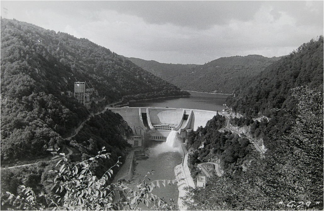  Vieilles photos de barrages hydrauliques ( ajouts ) OZ80Ib-DSC05794-copie