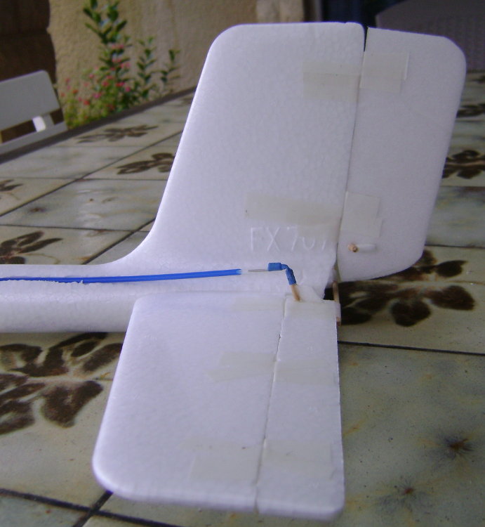 FX707 empennage