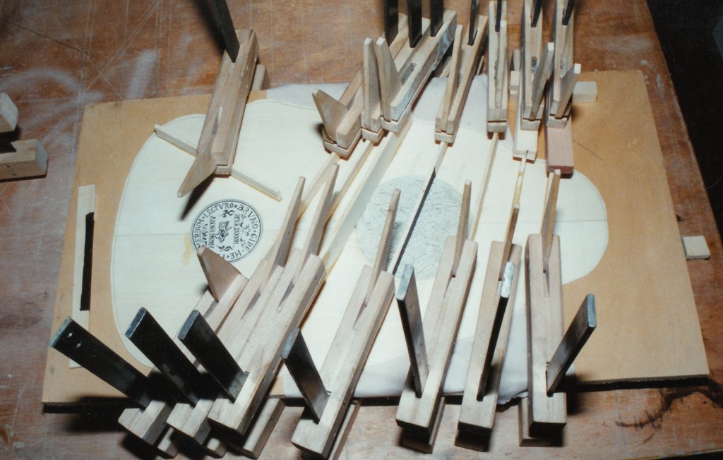 Fabrication d'instruments de musique anciens de bgire 5Kr6Ib-1994-Orpharion-42