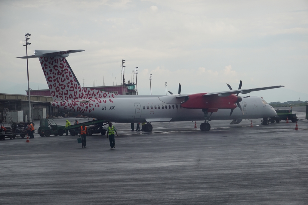 The Crane Soars Again At Latitude 0 Uganda Airlines To Burundi Airliners Net