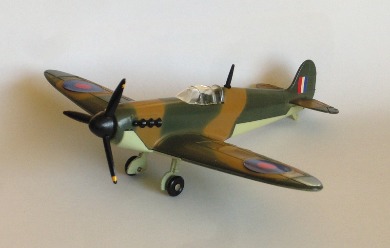 #2143 Supermarine Spitfire Mk II Dinky-Toys face web
