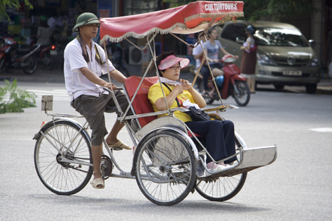 Cycle_rickshaw_in_Hanoi