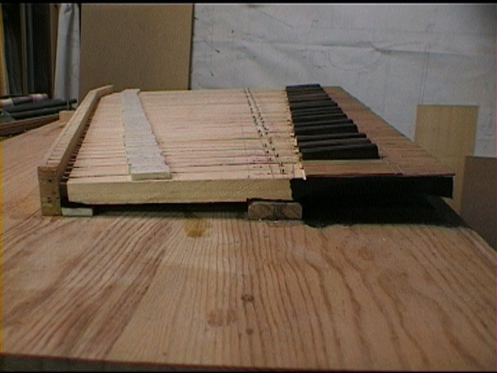 Fabrication d'instruments de musique anciens de bgire - Page 2 DrNjJb-1992-Kind-Virginal-2-07