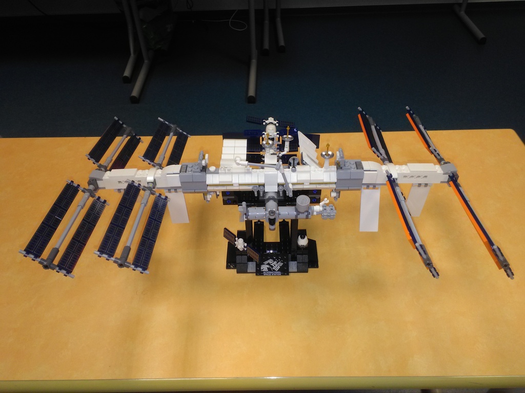 ISS en Lego KyIlJb-ISS-02