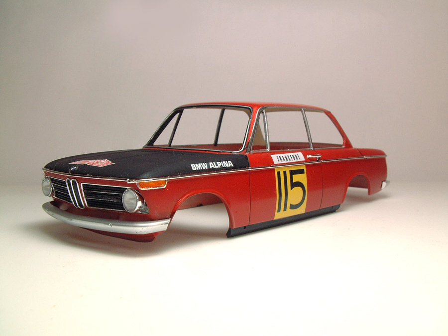 BMW 2002 Ti "Montécarl 69" - 1/24e [Hasegawa] - Page 2 BwupJb-2002-carrosserie13