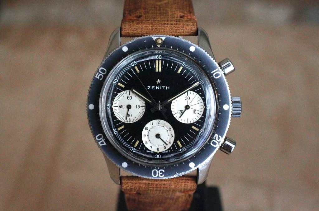 Les chronographes concurrents de l'époque du Rolex Daytona 6265 cadran noir, compteurs blancs. 41PqJb-Zenith