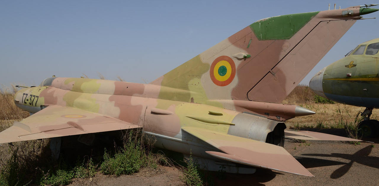 Screenshot_2020-03-29 MiG-21bis-SAU TZ-377 c n N75024917 ex Mali-AF Stored Bamako-Sénou, December 2014 