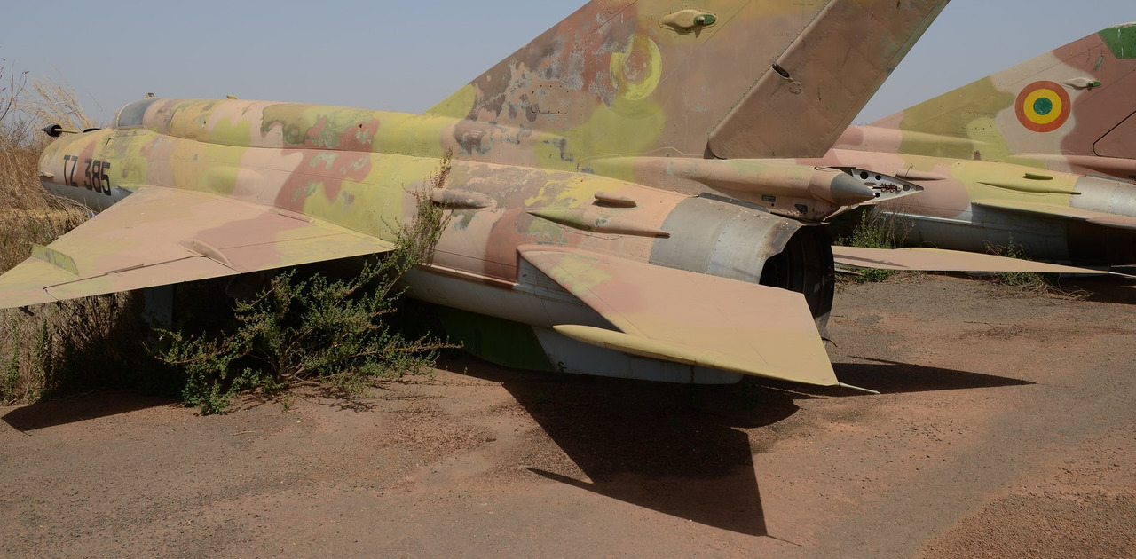 Screenshot_2020-03-29 MiG-21bis-SAU TZ-385 c n N75024910 ex Mali-AF Stored Bamako-Sénou, December 2014 