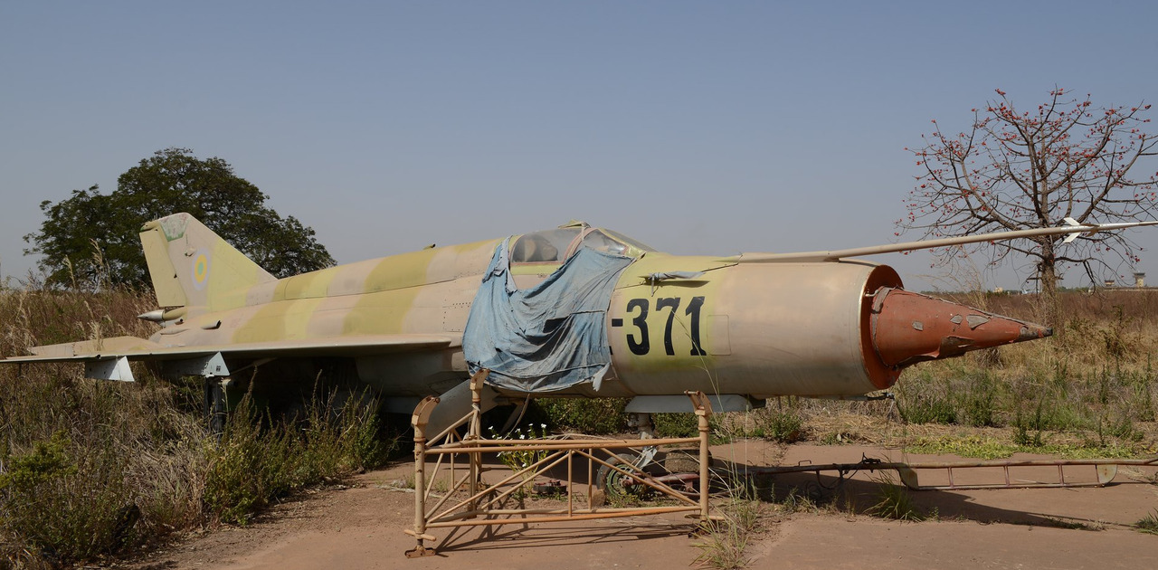 Screenshot_2020-03-29 MiG-21bis-SAU TZ-371 c n (N750 Unknown) ex Mali-AF Stored Bamako-Sénou, December 2014 