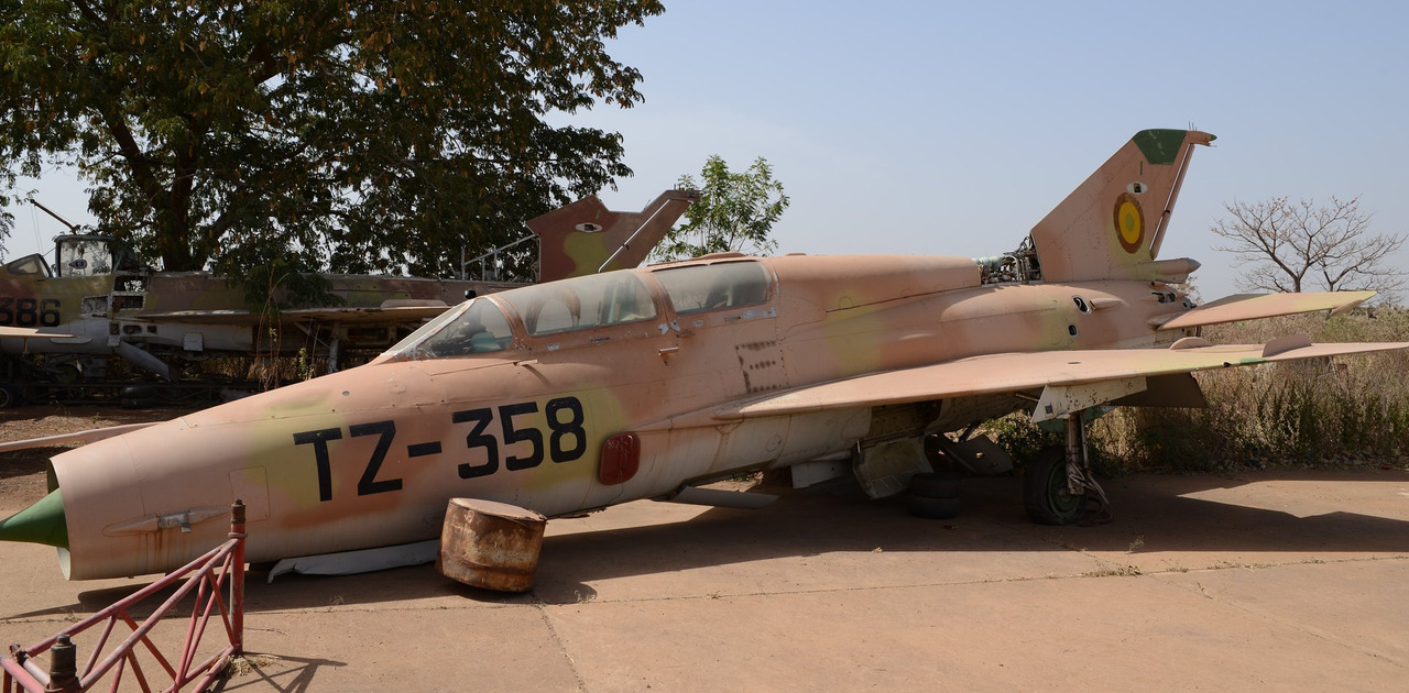 Screenshot_2020-03-29 MiG-21UM TZ-358 c n 516957016 ex Mali-AF Stored Bamako-Sénou, December 2014 