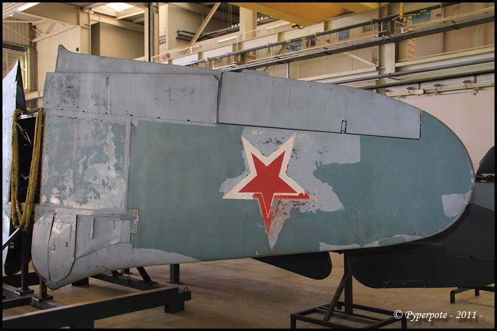 Yak-9 Début de série (yak-9DD de modelsvit + fuselage Vector) de la Poype GC3 Normandie 1/48 - Page 3 20040204270823469216721835