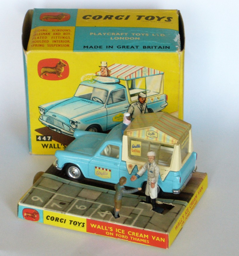 #2232 Ford Thames Wall's Corgi-Toys sur socle devant boite web