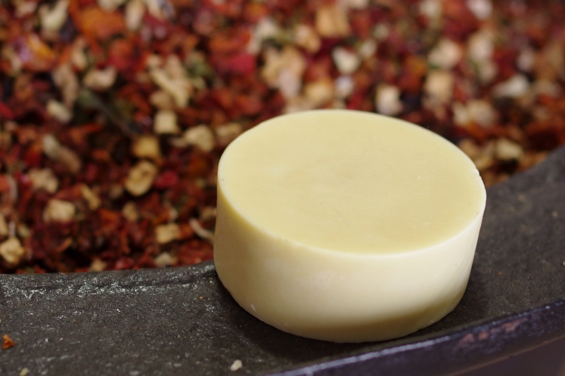 Savon 70% olive - 30 % coco moulé dans une boite de Pringles