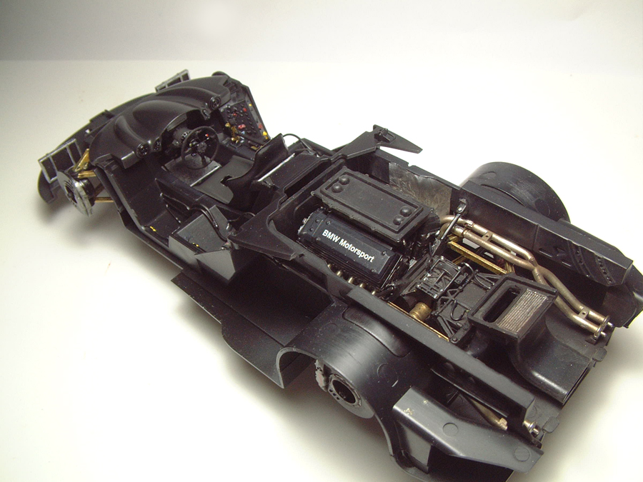 Mc Laren F1 GTR "Le Mans 97" - 1/24e [Aoshima] - Page 2 DNCDJb-mclaren-interieur7