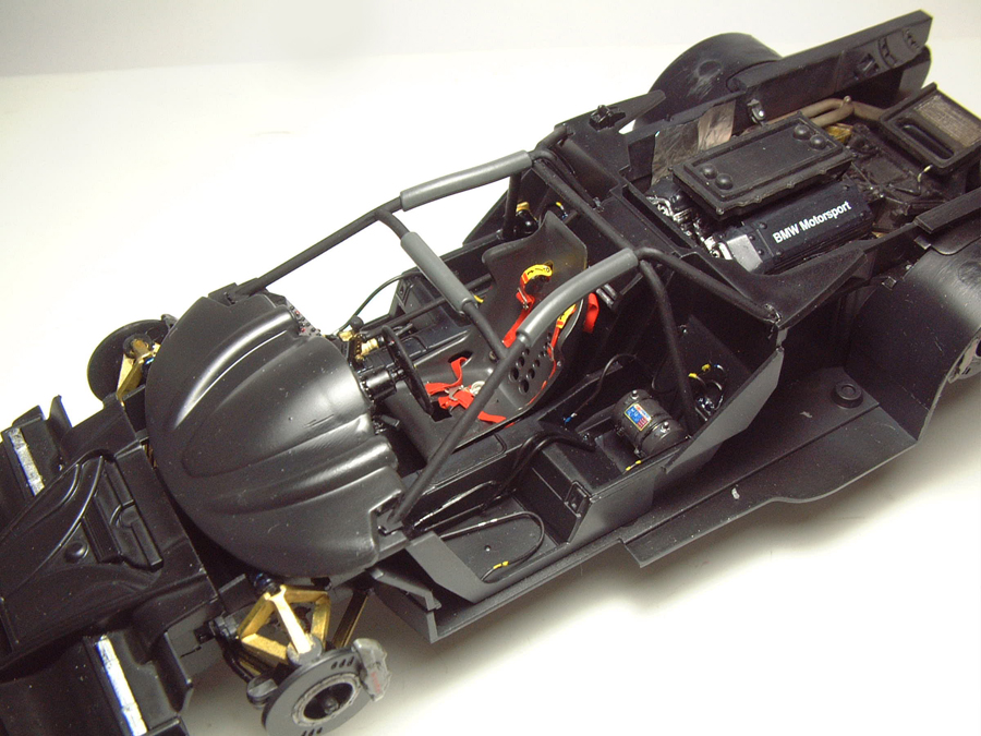 Mc Laren F1 GTR "Le Mans 97" - 1/24e [Aoshima] - Page 2 CnIEJb-mclaren-interieur13