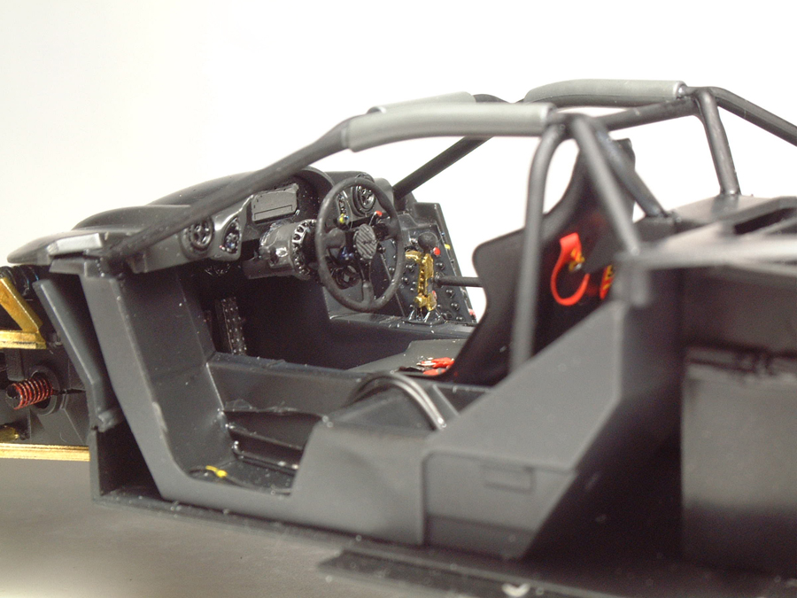 Mc Laren F1 GTR "Le Mans 97" - 1/24e [Aoshima] - Page 2 WnIEJb-mclaren-interieur18