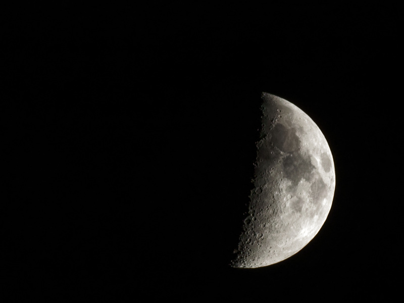 Lune - MA première lune... 20053002051821004416820024
