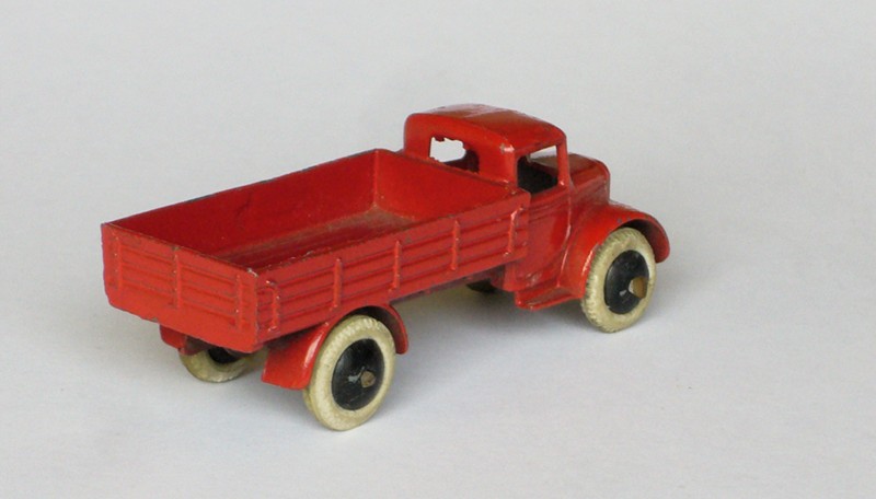 #2033 Camion ridelles rouge Dinky-Toys arrière web
