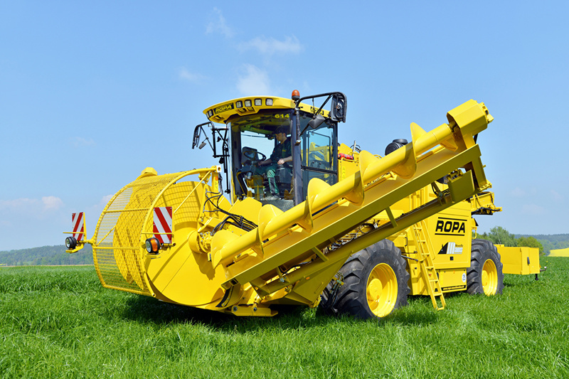 Agricultural_machinery_Yellow_Grass_532120_1280x854