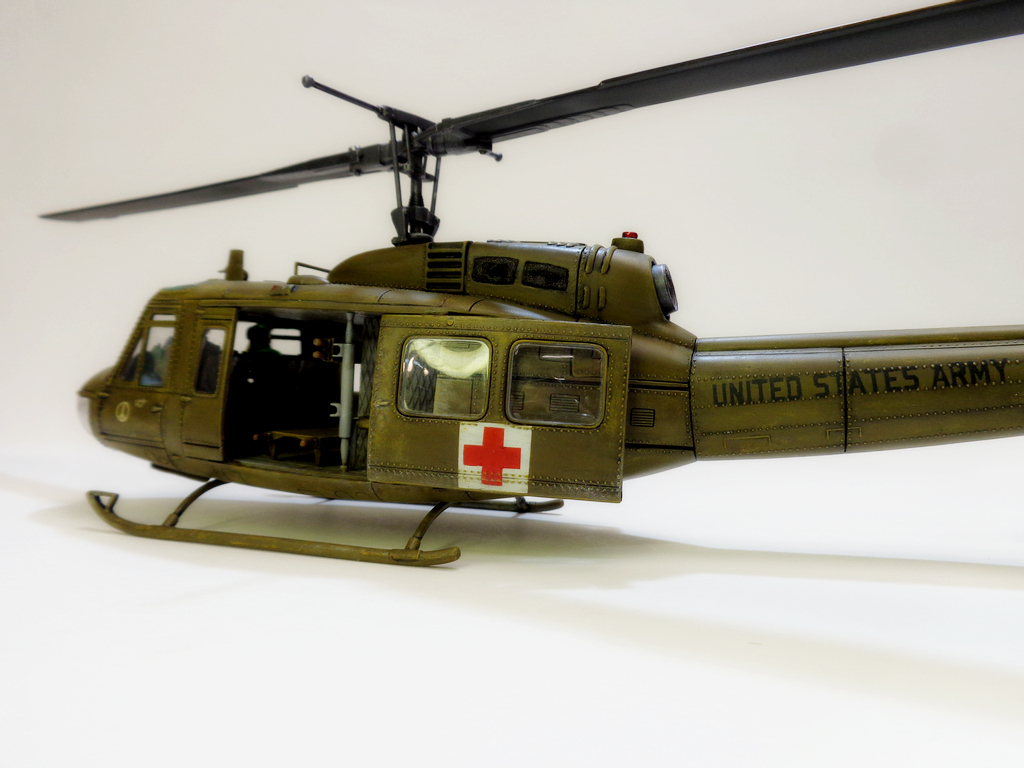 Bell UH-1D "Huey" - Dragon-1/35  5ejKJb-DSC01189