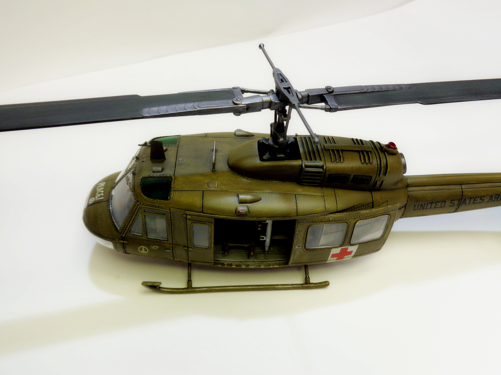 Bell UH-1D "Huey" - Dragon-1/35  7ejKJb-DSC01192