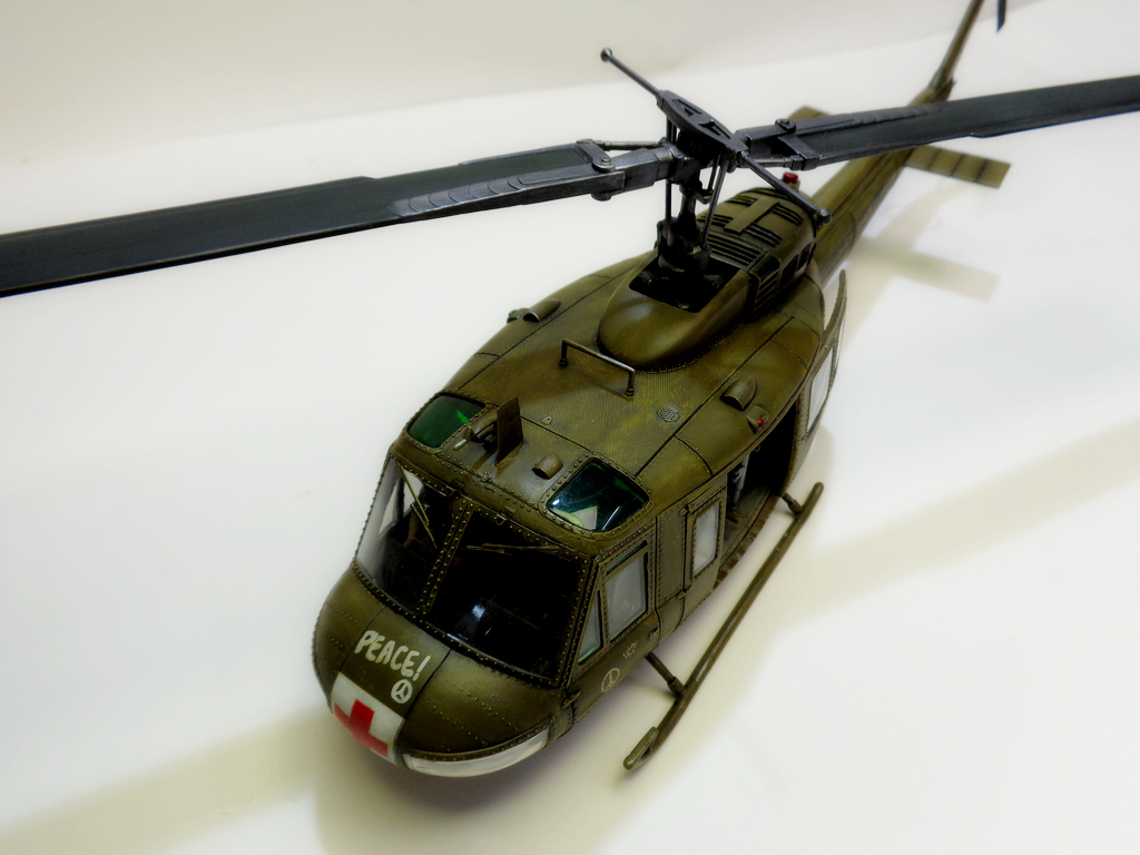 Bell UH-1D "Huey" - Dragon-1/35  8ejKJb-DSC01193