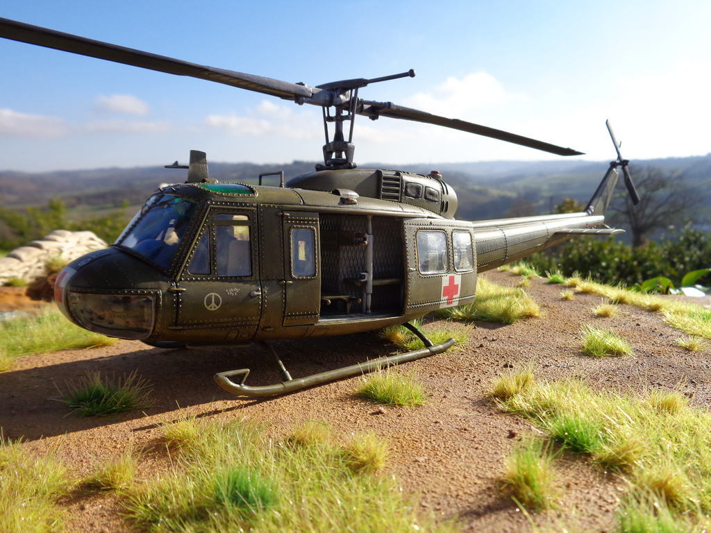 Bell UH-1D "Huey" - Dragon-1/35  EdjKJb-DSC01233