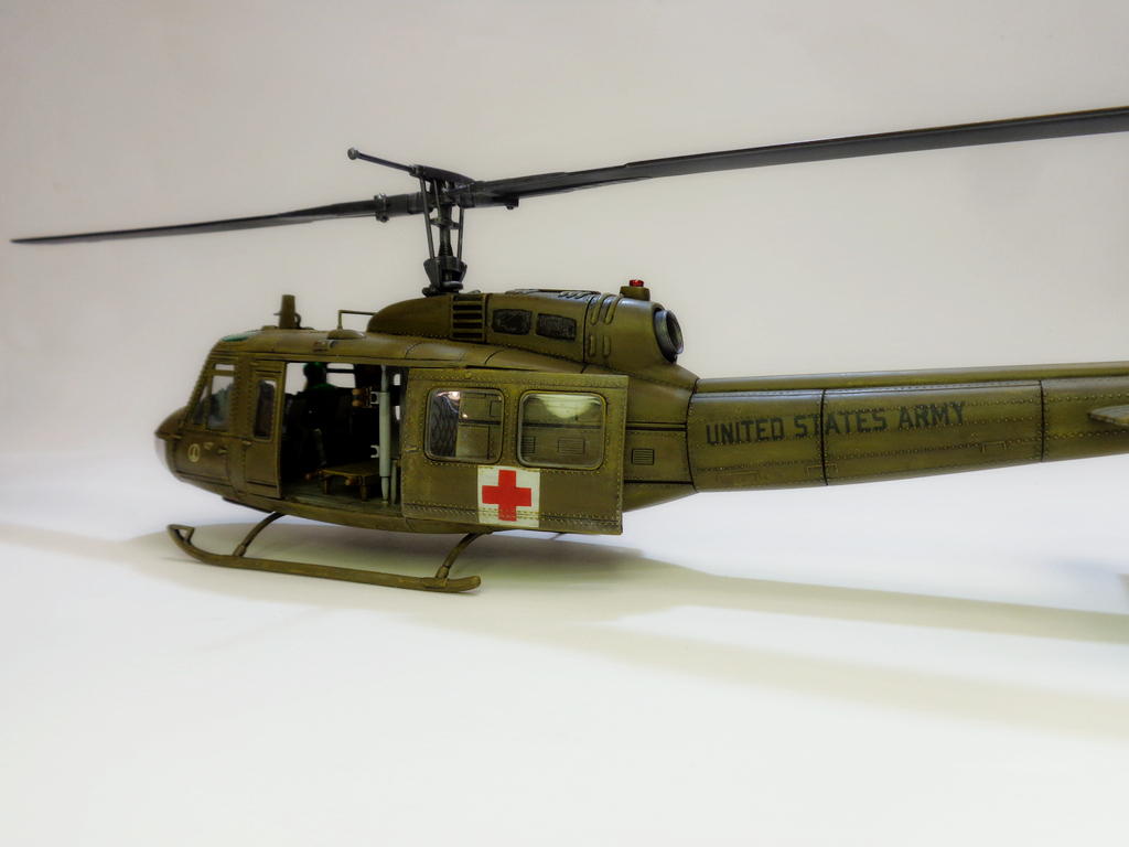 Bell UH-1D "Huey" - Dragon-1/35  EejKJb-DSC01144