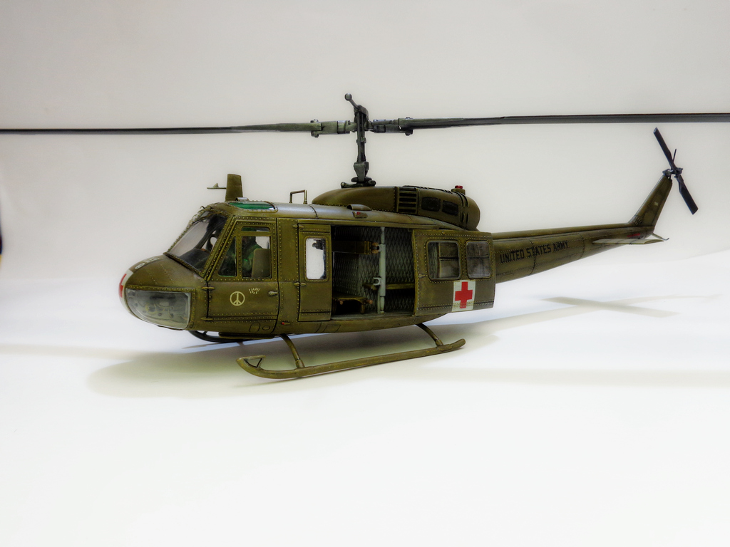 [Concours Hélico] Bell UH-1D "Huey" - Dragon-1/35 (MAJ 29-01-18) - Page 3 FejKJb-DSC01143